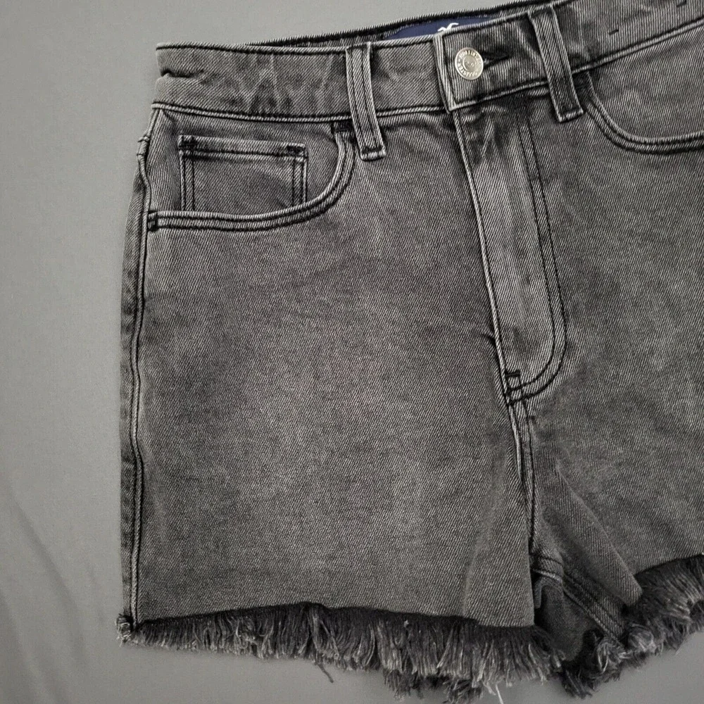 Hollister Ultra High-Rise‎ Mom Shorts Black Wash Vintage Stretch Sz 0 W24 Frayed